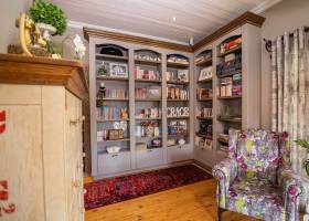 Montana-Interiors-custom-Builds-bookshelf-2